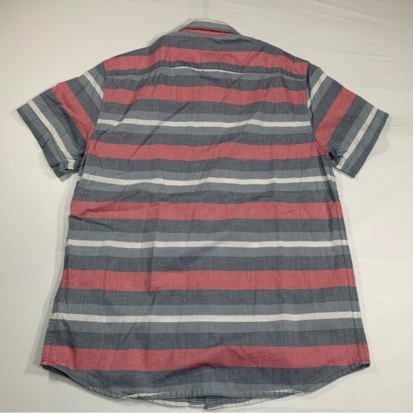 Quiksilver Men's Striped Button down short sleeve shirts size Medium - Picture 7 of 10